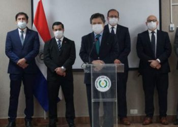 Chanceler Acevedo e comitiva, durante coletiva de imprensa. Foto: Agência IP.