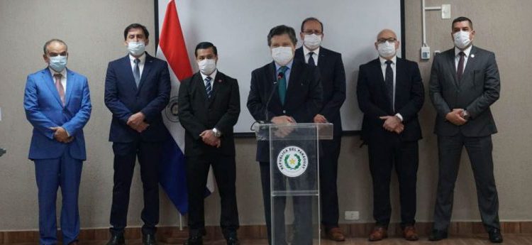 Chanceler Acevedo e comitiva, durante coletiva de imprensa. Foto: Agência IP.