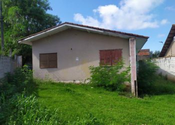 Umas das casas que serão leiloadas. Foto: divulgação/ leiloeiro