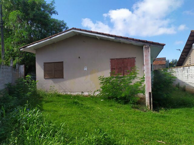 Umas das casas que serão leiloadas. Foto: divulgação/ leiloeiro