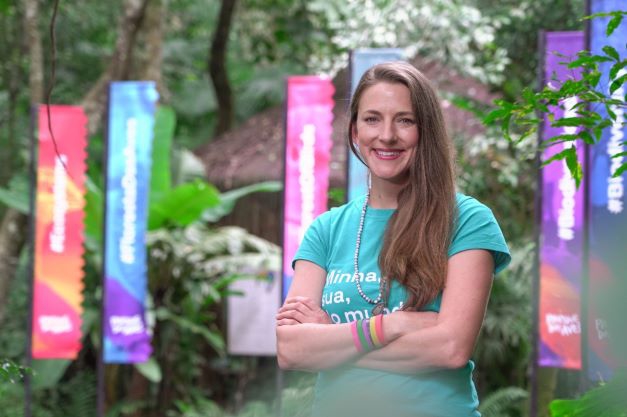 Carmel Croukamp: ajuda pra prevenir a entrada de felinos. Foto: Divulgação/Parque das Aves.