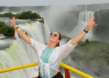 Turista nas Cataratas do Iguaçu. Foto ilustrativa: Alexandre Soto/Cataratas S/A