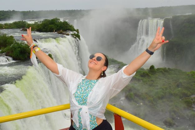 Turista nas Cataratas do Iguaçu. Foto ilustrativa: Alexandre Soto/Cataratas S/A