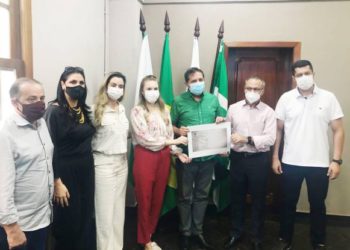 Festa política para anunciar a devolução do dinheiro para Chico Brasileiro. Foto: PMFI