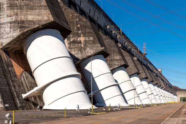 Condutos forçados por onde passa a água que faz girar as turbinas da Itaipu. Foto: Rubens Fraulini/ Itaipu Binacional