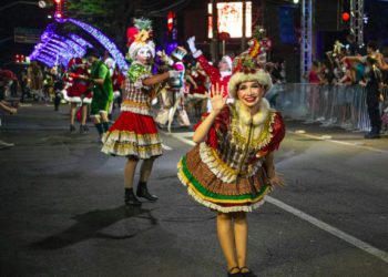 Desfile da Parada de Natal realizado ontem (09). Fotos: Marcos Labanca