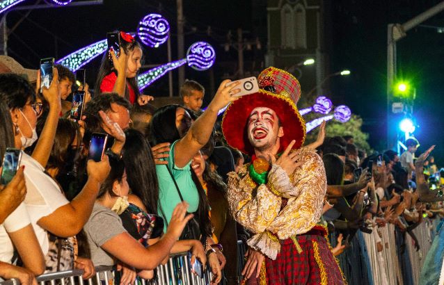 Parada de Natal no final de semana. Fotos: Patrícia Iunovich, Leilane Dalla Benetta /Divulgação