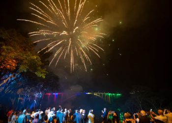 Ponte da Amizade iluminada. Foto: Rubens Fraulini/IB