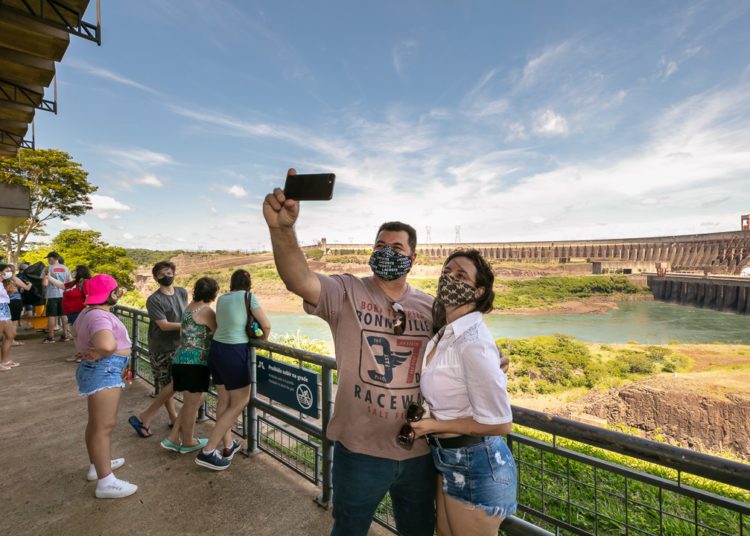 turistas-itaipu