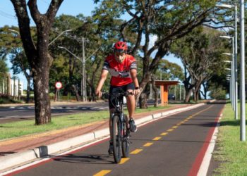 Trecho da ciclovia na Avenida Tancredo Neves, em Foz. Foto: Rubens Fraulini/Itaipu Binacional.