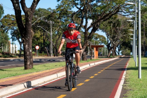 Trecho da ciclovia na Avenida Tancredo Neves, em Foz. Foto: Rubens Fraulini/Itaipu Binacional.