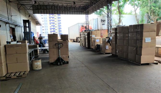 Mercadorias sendo retiradas na RF. Bazar terá centenas de itens a preços acessíveis Foto: Divulgação