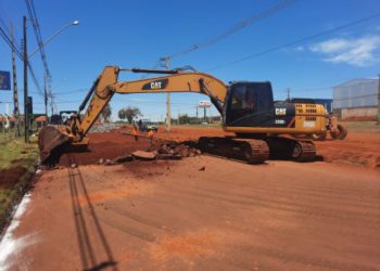 Remoção do antigo asfalto da avenida. Foto: PMFI/Divulgação