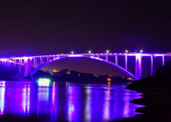 Ponte da Amizade Iluminada para o Natal. Foto: Christian Rizzi/IB