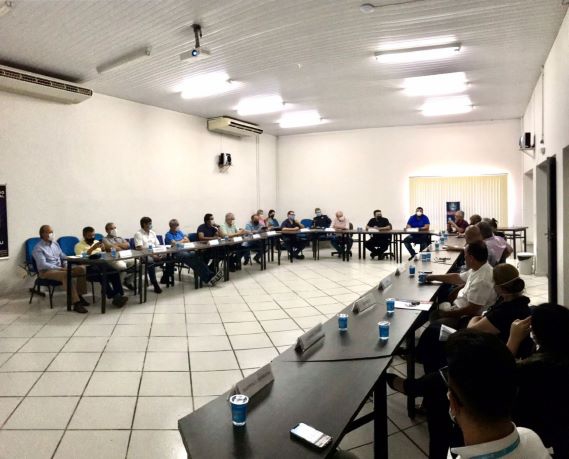 Reunião realizada ontem (10). Foto: PMFI/Divulgação