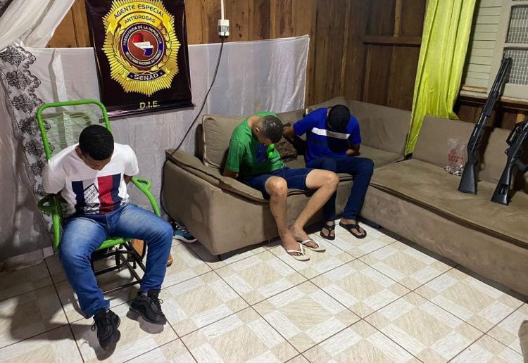 Presos pela Senad e PF ontem (18). Foto: Senad