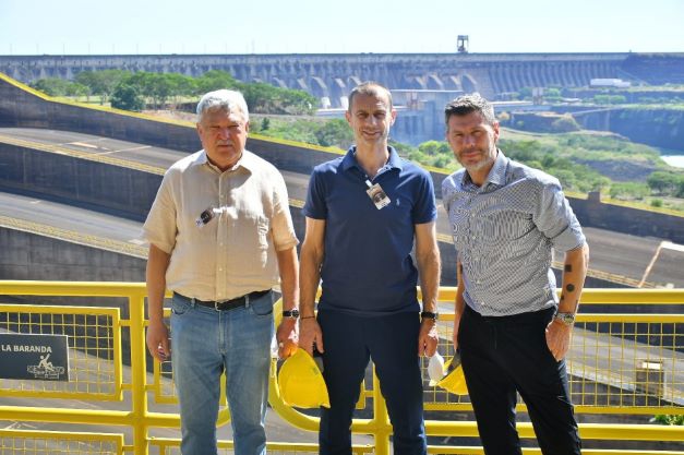 Da esquerda para a direita na foto: Sandor Csanyi, Aleksander Ceferin e Boban Zvonimi. Foto: IB/Divulgação