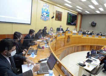 Vereadores aprovam R$ 6 milhões para pagar déficit do transporte coletivo. Foto: CMFI/Divulgação