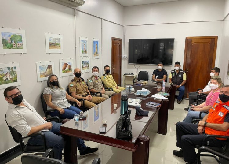 Reunião de ontem. Foto: PMFI/Divulgação