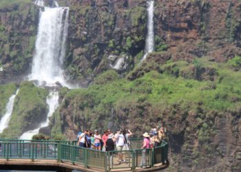 Visitantes nas Cataratas do Iguaçu. Fotos: Cataratas S/A- divulgação