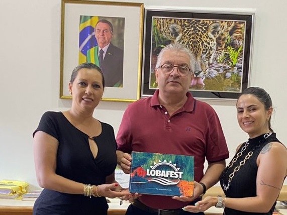 Da esquerda para a direita: Giselle, Paulo Angeli e Carla Sousa. Foto: PMFI/Divulgação