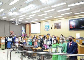 Homenageadas pelos vereadores de Foz. Foto: CMFI/Divulgação