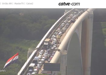 Ponte da Amizade fechada, nesta manhã, devido a protestos no lado paraguaio. Foto: captação câmara da Catve
