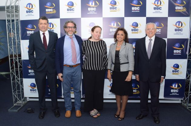 Reitoria da UDC com os professores de Harvard. Foto: UDC/Divulgação
