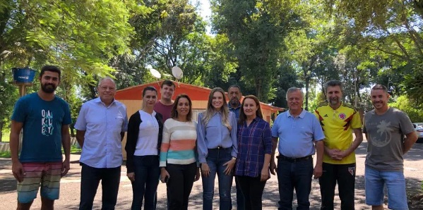 Rosa reunida com a direção do MDB de Foz. Foto: facebook