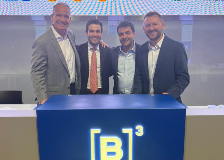 Diretoria do Grupo Cataratas S/A, empresa integrante do consórcio vencedor (da direita para a esquerda): Adelio Demeterko (diretor executivo), Pablo Morbis (presidente), Ricardo Porto (diretor financeiro), Celio Milano (diretor jurídico). Foto: Divulgação