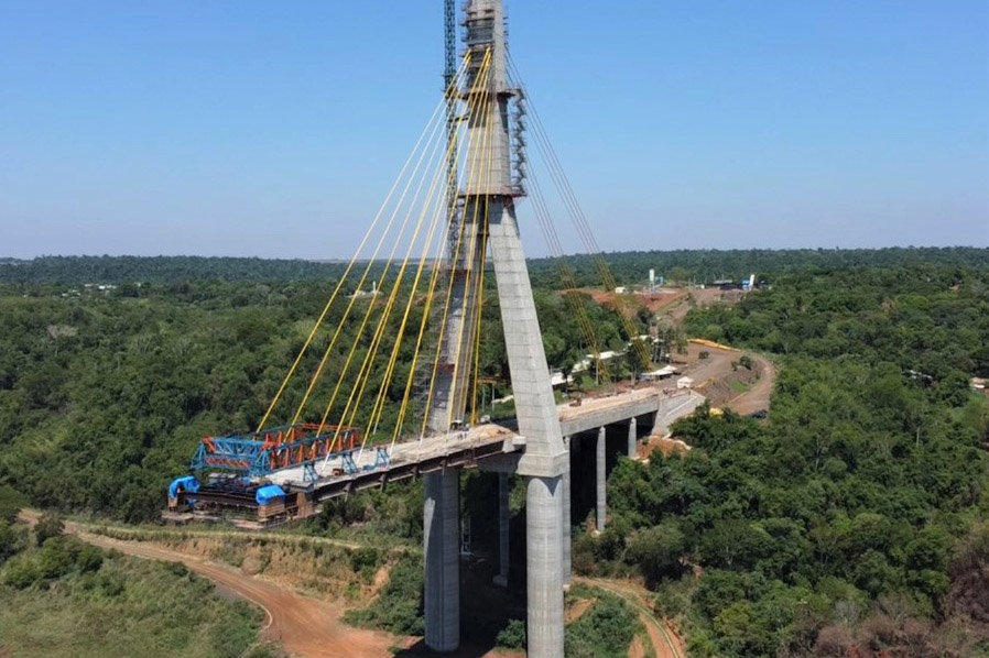 Estágio da obra na margem paraguaia. Foto: DER-PR