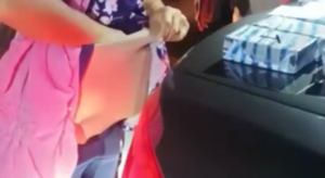 Olhem quantos eletrônicos estavam escondidos. Foto: captação de vídeo da PRF
