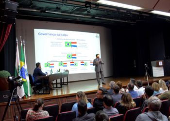 Diretor-geral brasileiro da Itaipu ministra Aula Magna na UDC. Foto: Divulgação/UDC