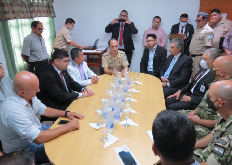 Reunião para definir a retomada da travessia. Foto: Divulgação/Prefeitura Naval
