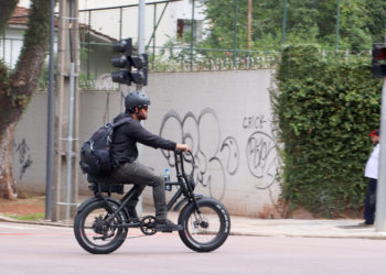 Ciclomotores e bicicletas elétricas precisam seguir recomendações de segurança, alerta Batalhão de Trânsito da PM -