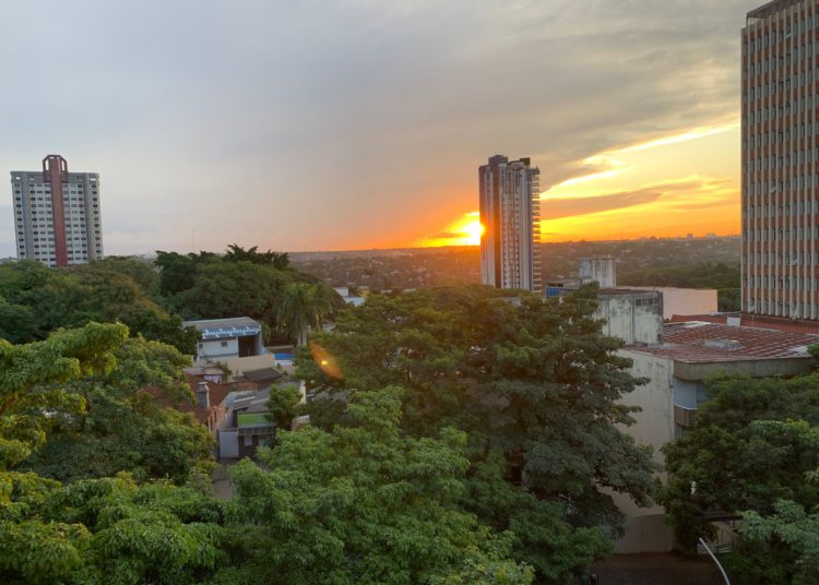 Pôr do sol em Foz do Iguaçu. Foto: Elias Dandolini/Cortesia