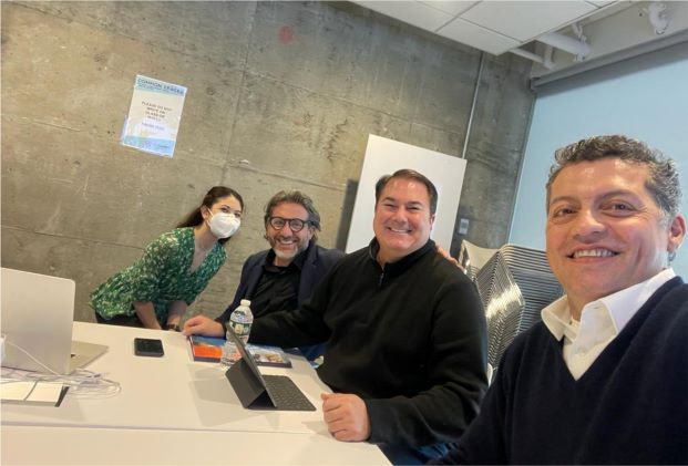 Fábio Prado, primeiro à direita na foto, é um dos mentores do Programa de Criatividade e Empreendedorismo da Universidade de Harvard. Foto: UDC/Divulgação