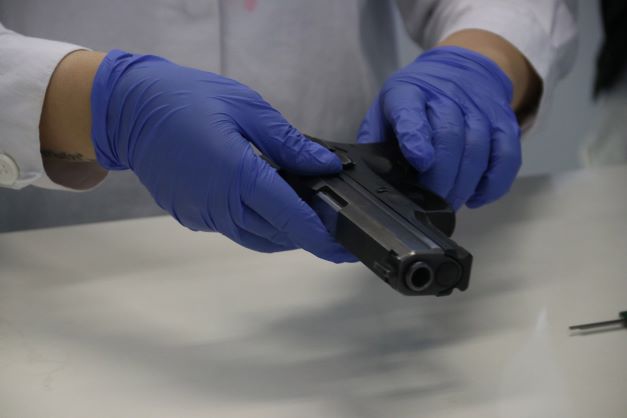 Paraná é o primeiro Estado a solucionar crimes por armas de fogo com o auxílio do Sistema Nacional de Análise Balística (SINAB)
Foto: Polícia Científica do Paraná