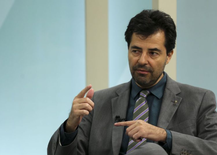 O assessor especial de Assuntos Estratégicos do Ministério da Economia, Adolfo Sachsida, é o entrevistado do programa, Brasil em Pauta, na TV Brasil. Foto: Agência Brasil/Divugação