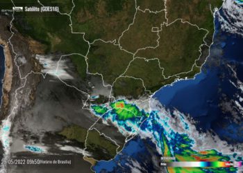 Foto gerada por satélite mostra a grande formação de nuvens sobre a região de Foz do Iguaçu.