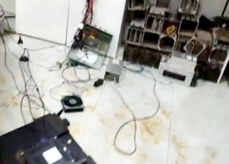 Foto interna da mineradora invadida. Foto: jornal La Clave