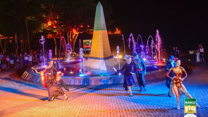 Apresentações artísticas no Marco das Três Fronteiras. Fotos: divulgação