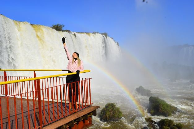 Turista nas Cataratas do Iguaçu. Fotos:  Fábio Júnior e Jonny Benites #FotoEquipeCataratas