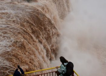 Turistas nas Cataratas do Iguaçu. Fotos: Edison Emerson/Divulgação