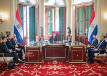 Antes do anúncio, Mario Abdo Benítez recebeu o embaixador americano no Palácio do Governo. Foto Presidência