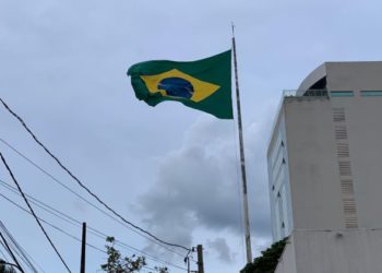 Foz do Iguaçu com céu parcialmente encoberto. Foto Elias Dandolini