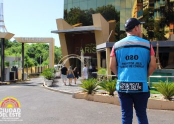 Funcionários da prefeitura de Ciudad del Este fazem rondas para orientar compristas. Foto: divulgação/prefeitura