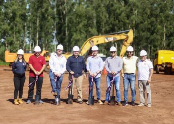 Solenidade do início das obras da nova fábrica. Foto: divulgação