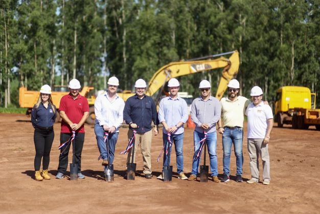 Solenidade do início das obras da nova fábrica. Foto: divulgação