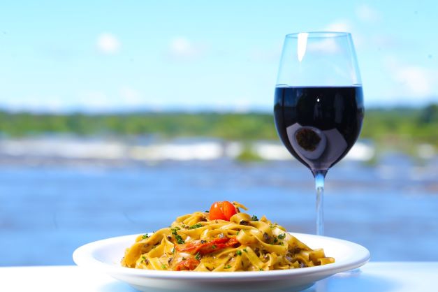 Restaurante Porto Canoas, no Parque Nacional do Iguaçu. Foto: Nilton Rolin/Divulgação